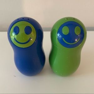 🐝🐝🐝 Kizmos “Get Happy” Salt and Pepper Shakers, EUC
